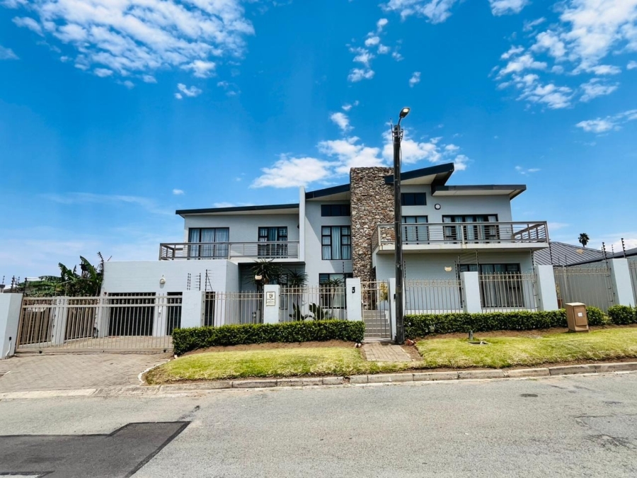 6 Bedroom Property for Sale in Gonubie Eastern Cape